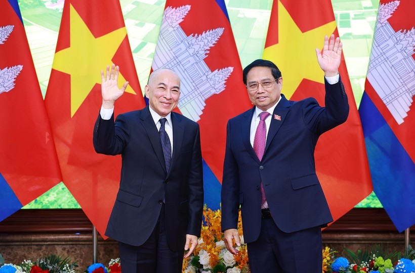 PM Pham Minh Chinh meets with Cambodian King Norodom Sihamoni